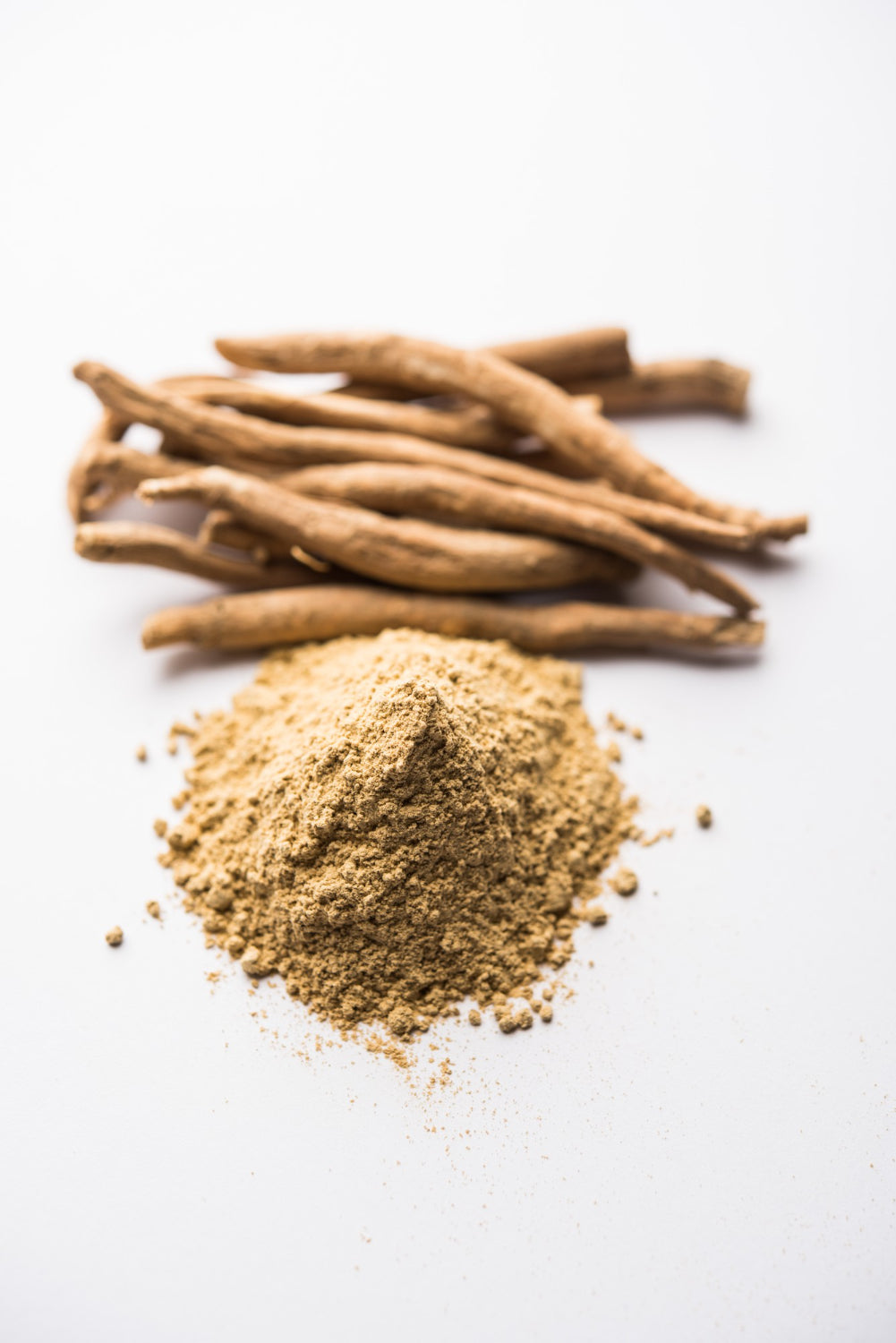 🌿 Ashwagandha: el adaptógeno natural que conquista la salud hormonal y el bienestar en mujeres mayores de 45